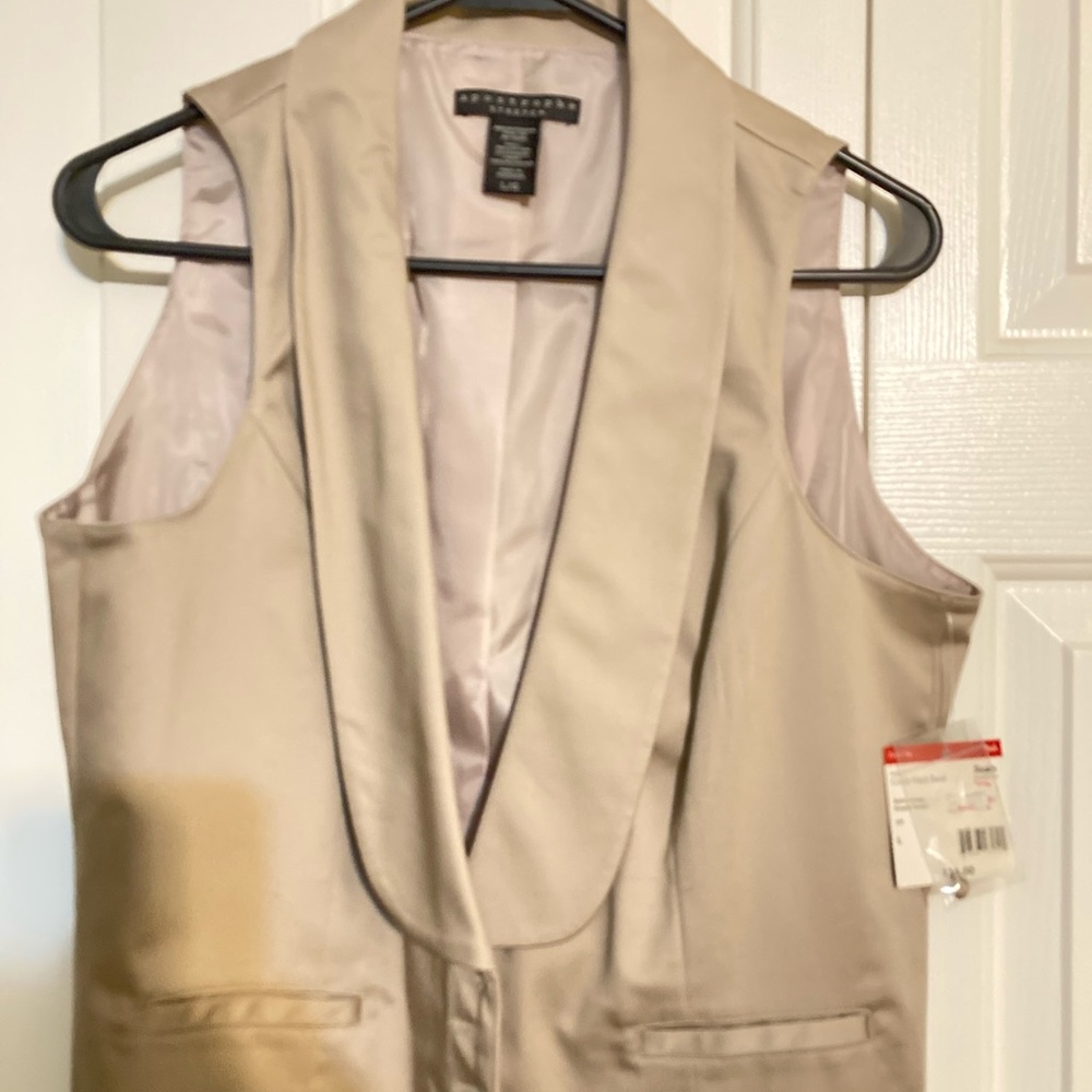 Boho Group tan stretch vest NWT